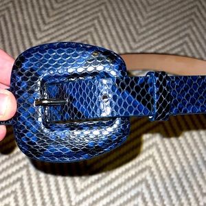 EUC Veronica Beard Belt Blue Leather Medium